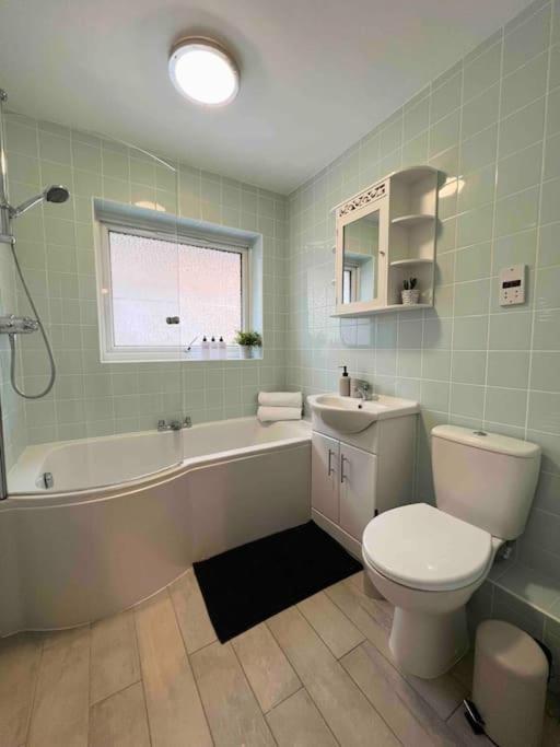 Beautiful Windsor 2 Bed, Perfect Location, 5 Mins Walk To Centre, Free Parking, Legoland, Ascot Lejlighed Eksteriør billede